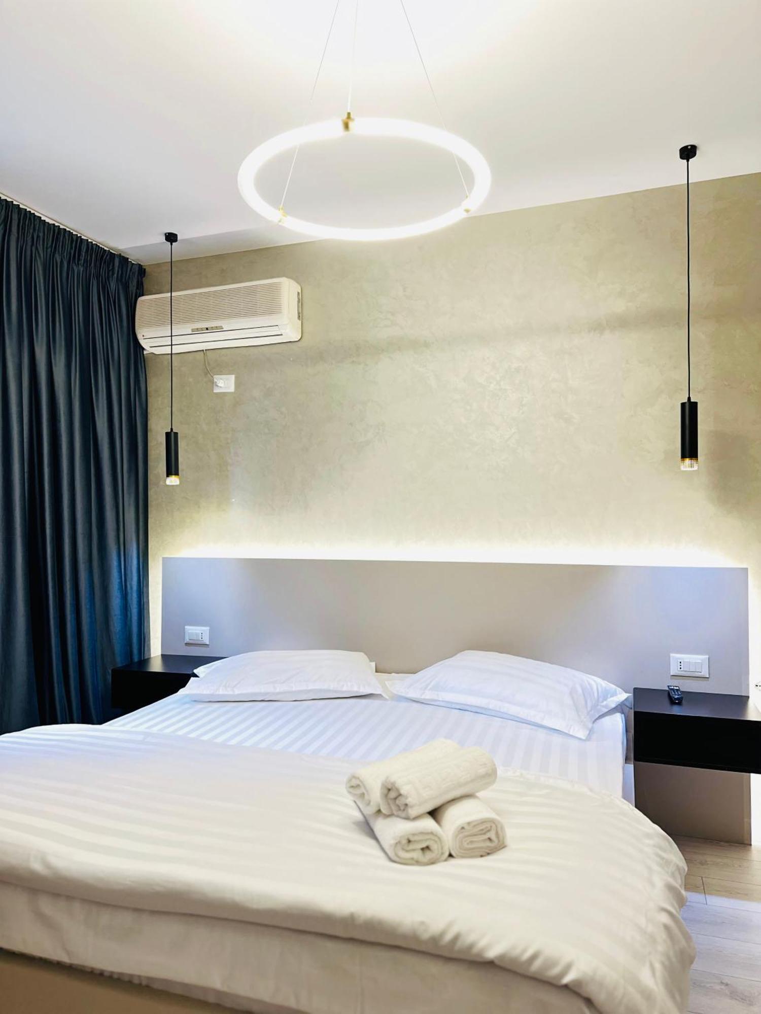 Luxurious Central Stay - Self Check-In Tirana Exterior foto