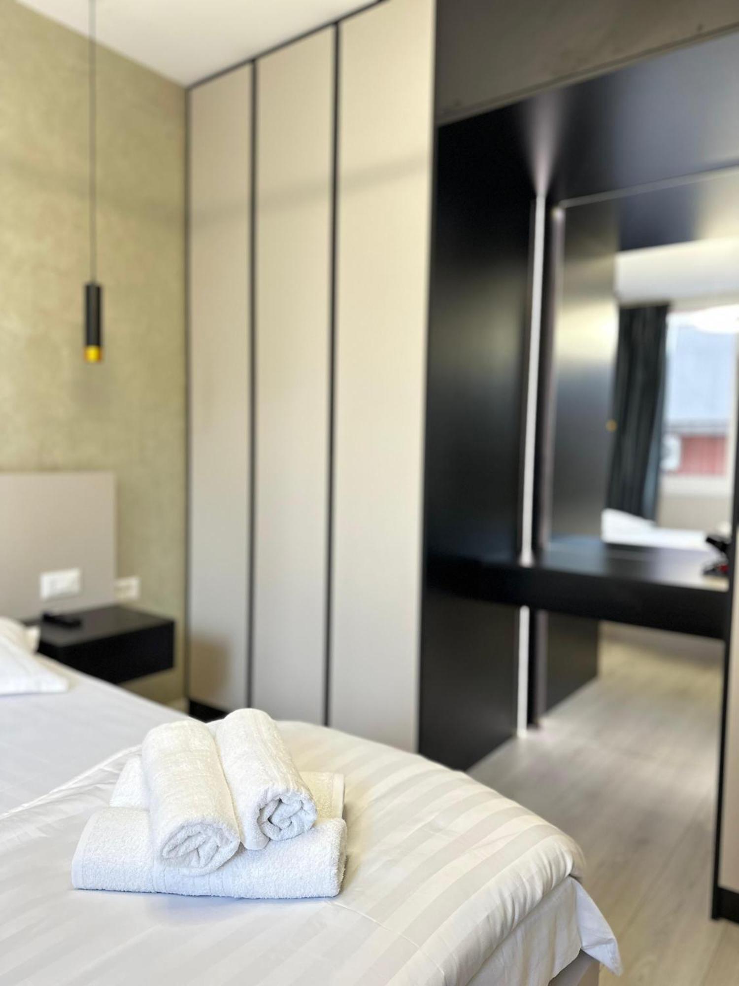 Luxurious Central Stay - Self Check-In Tirana Exterior foto