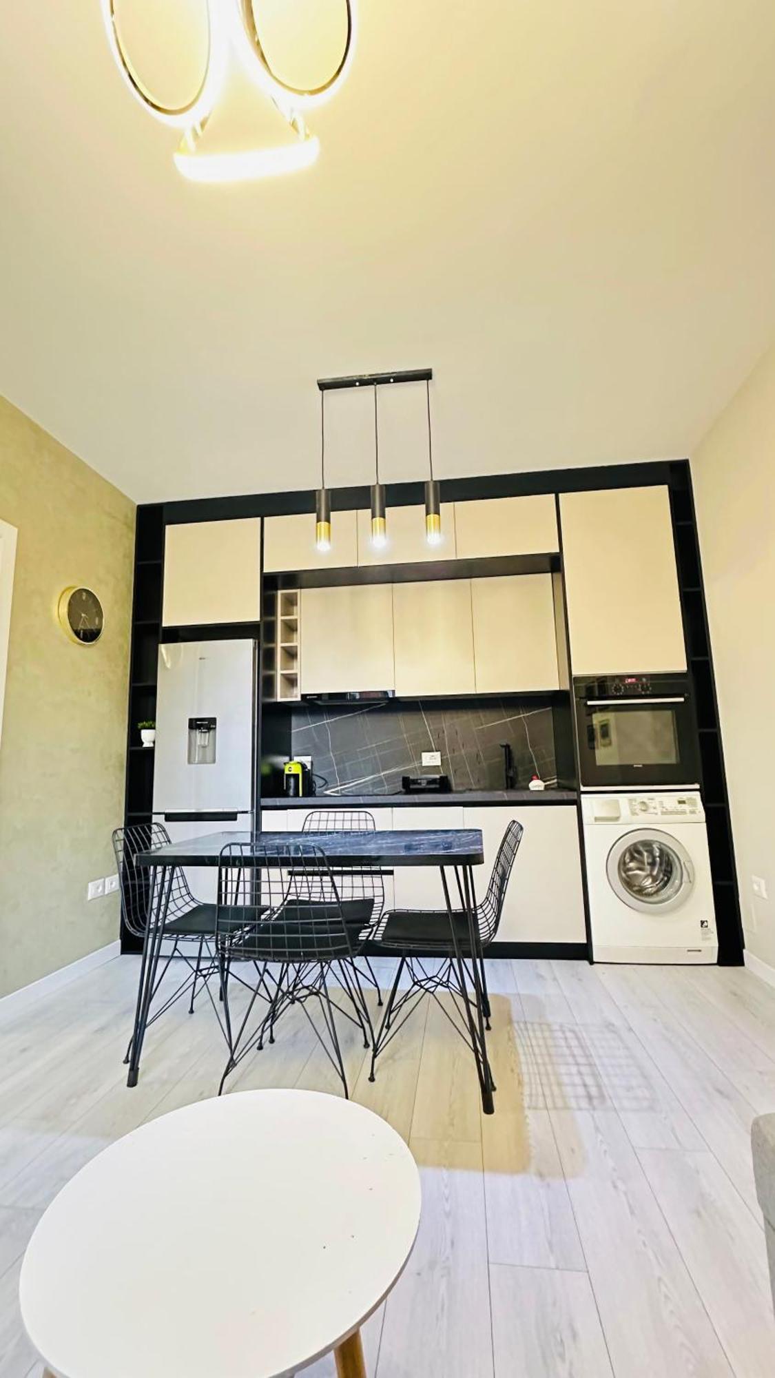 Luxurious Central Stay - Self Check-In Tirana Exterior foto