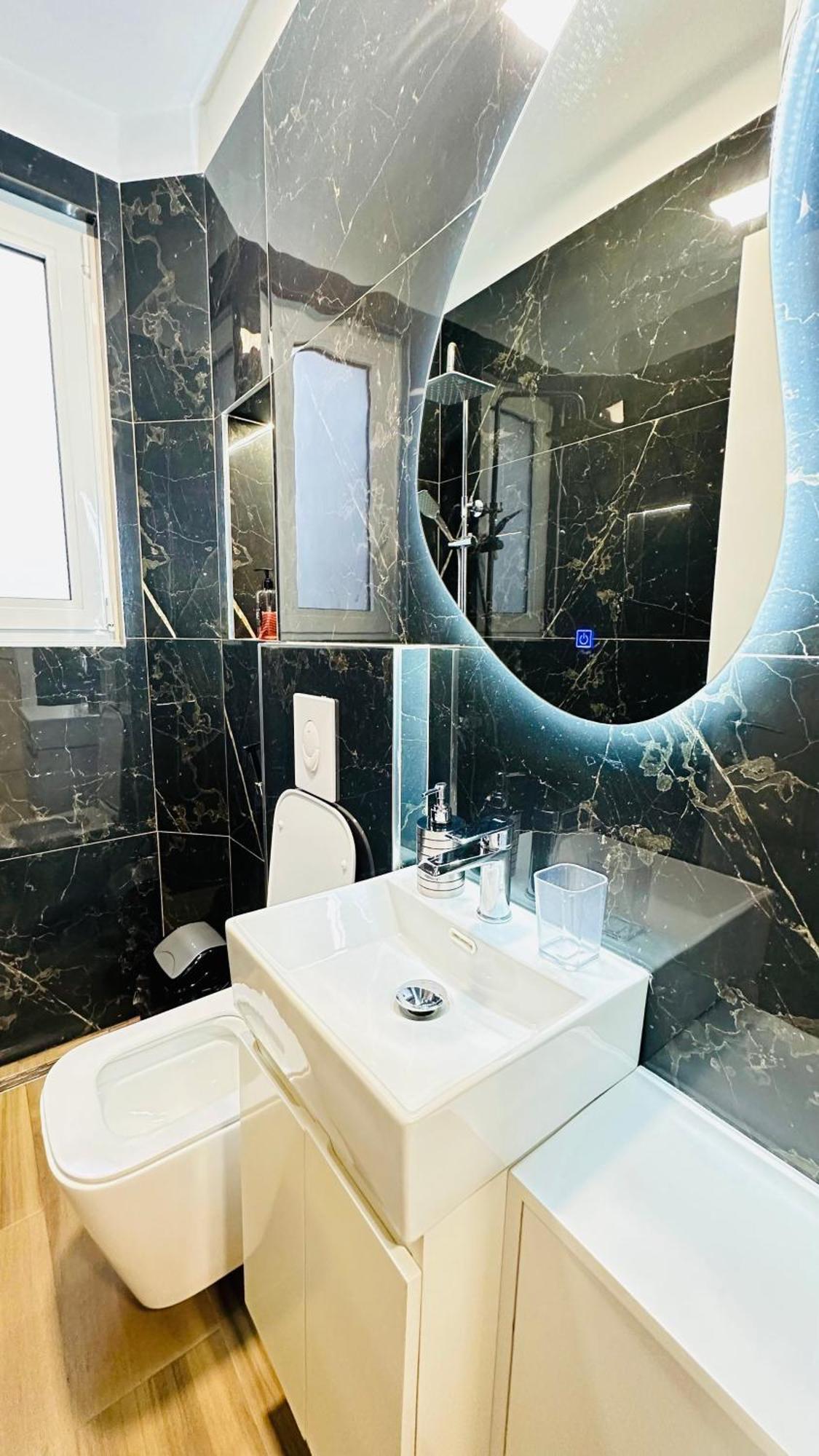 Luxurious Central Stay - Self Check-In Tirana Exterior foto