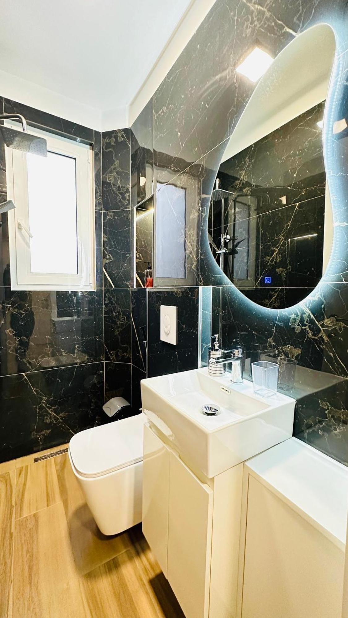 Luxurious Central Stay - Self Check-In Tirana Exterior foto