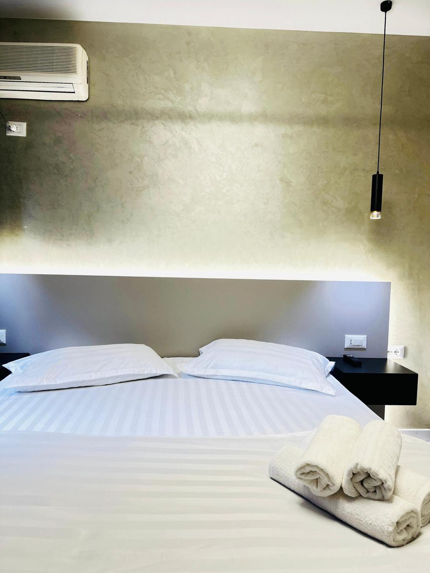 Luxurious Central Stay - Self Check-In Tirana Exterior foto