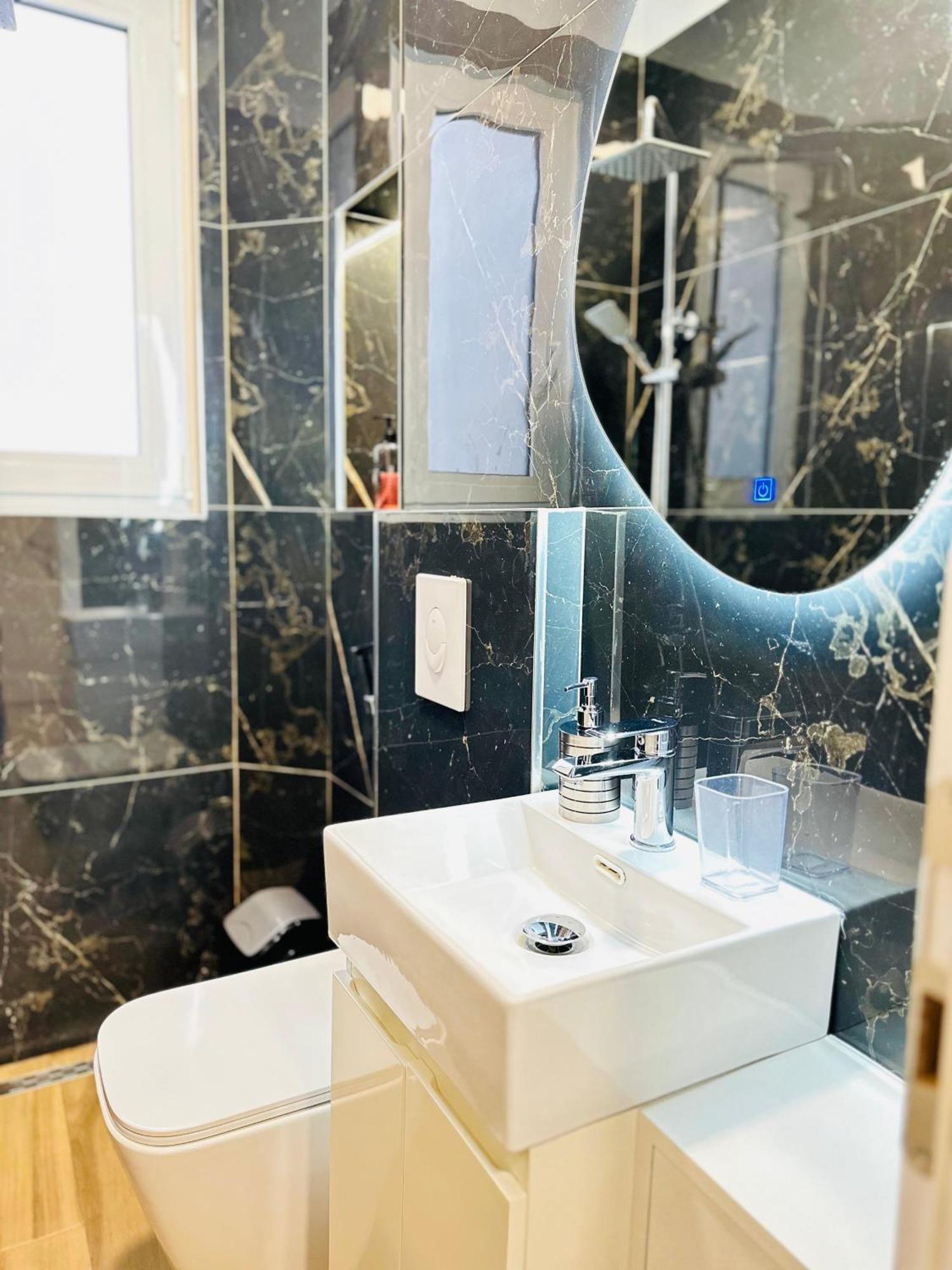 Luxurious Central Stay - Self Check-In Tirana Exterior foto